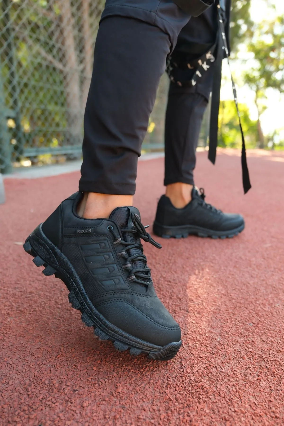 Black Unisex trekking shoes 0012x5