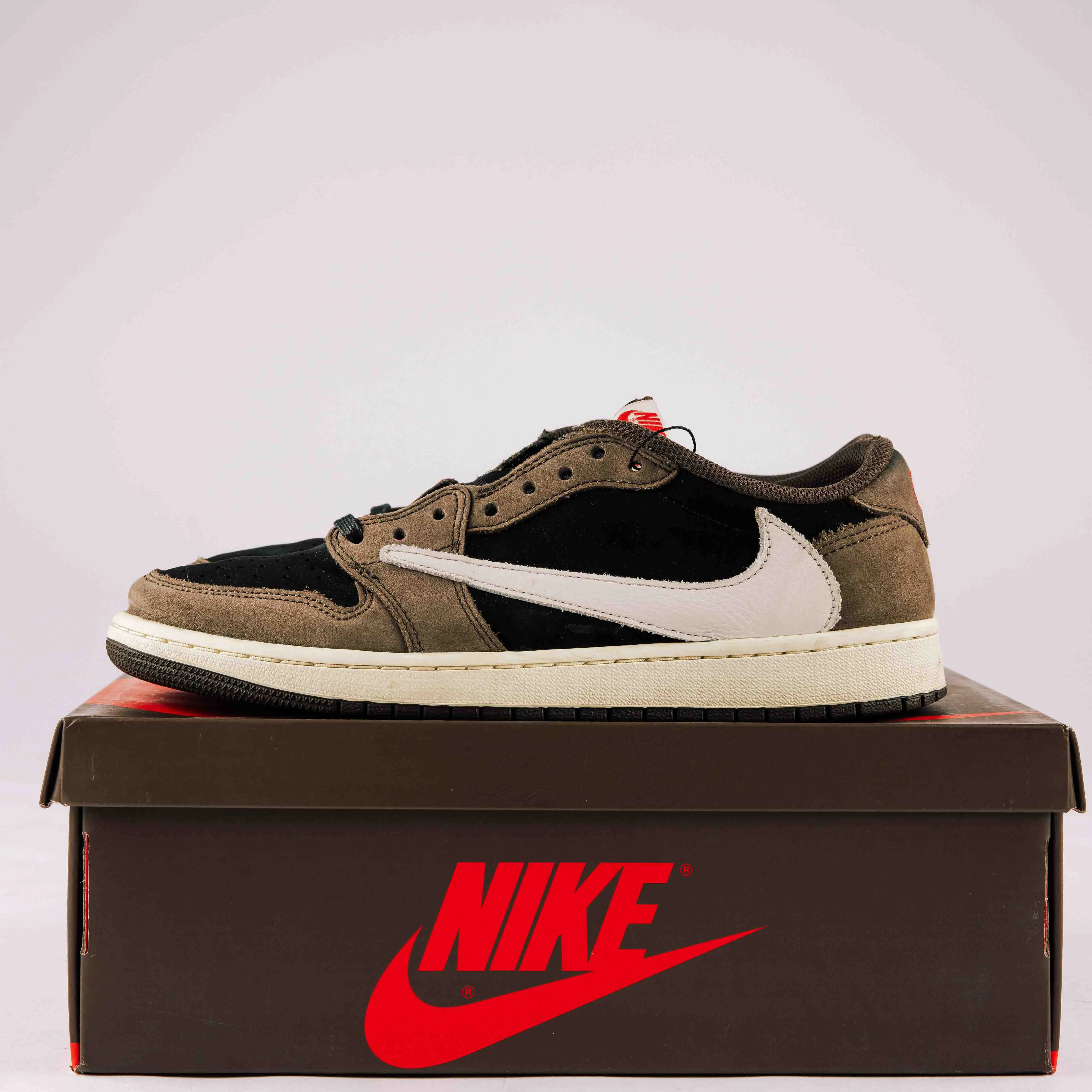 Jordan 1 Retro Low OG SP Travis Scott Mocha - Used - 0133