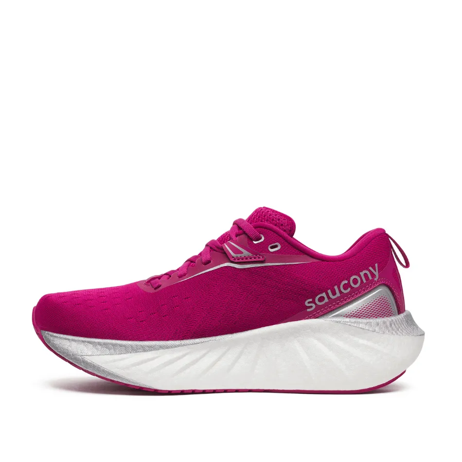 Saucony Women's Triumph 22 Running Shoes in Magenta