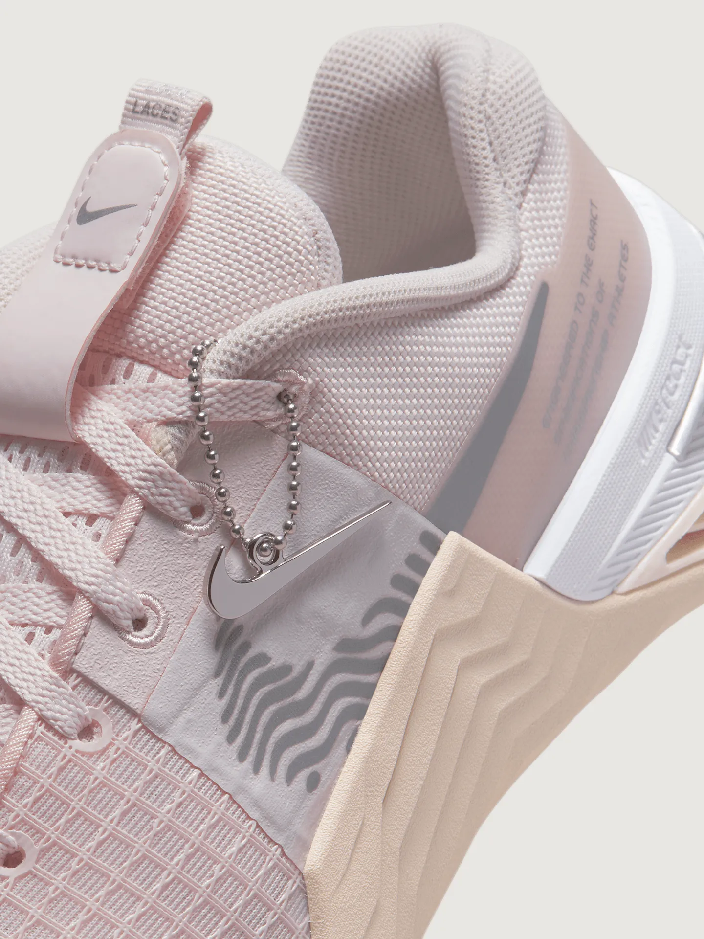 WMNS NIKE METCON 8 - LIGHT SOFT PINK/METALLIC SILVER